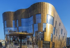 Geschwungene Fassade als neuer Blickfang